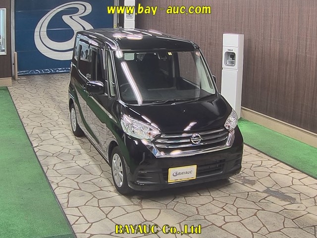 Import and buy NISSAN DAYZ ROOX 2017 from Japan to Nairobi, Kenya