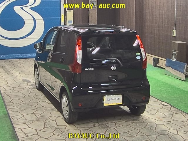 Import and buy NISSAN DAYZ 2018 from Japan to Nairobi, Kenya