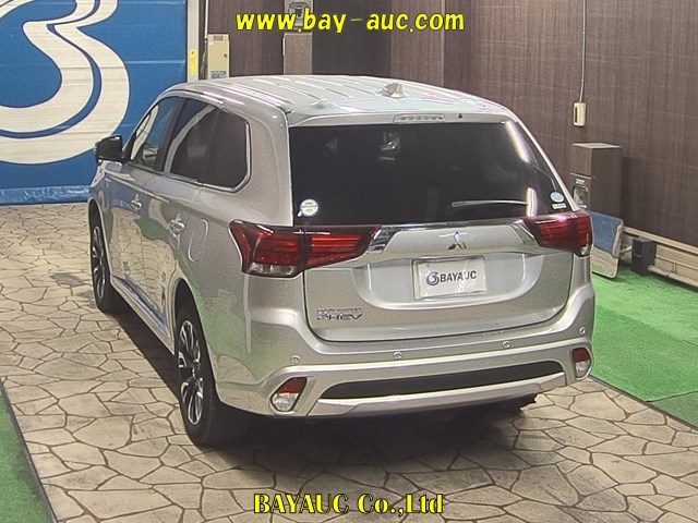 Import and buy MITSUBISHI OUTLANDER PHEV 2017 from Japan to Nairobi, Kenya