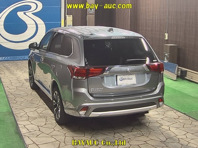 Import and buy MITSUBISHI OUTLANDER PHEV 2017 from Japan to Nairobi, Kenya