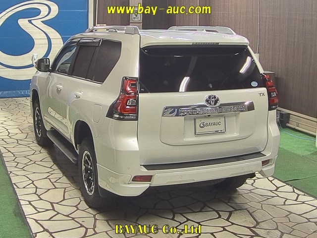 Import and buy TOYOTA LAND CRUISER PRADO 2018 from Japan to Nairobi, Kenya