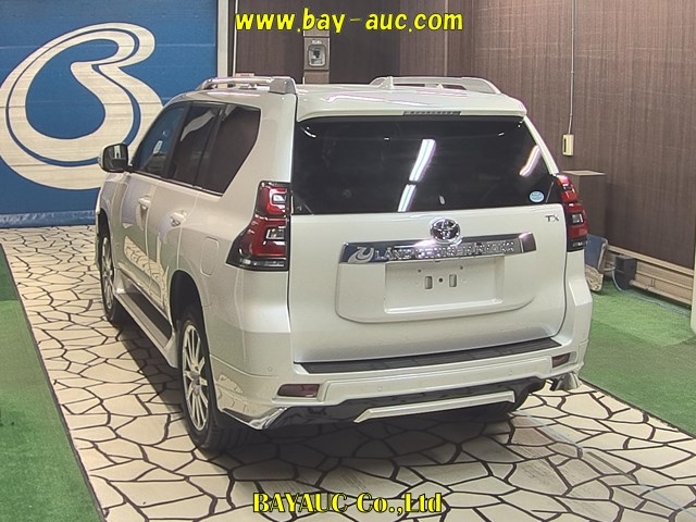 Import and buy TOYOTA LAND CRUISER PRADO 2017 from Japan to Nairobi, Kenya