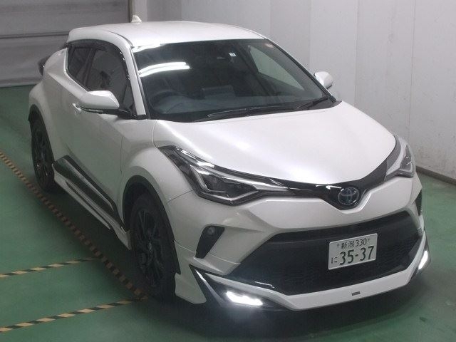 Import and buy TOYOTA C-HR 2021 from Japan to Nairobi, Kenya