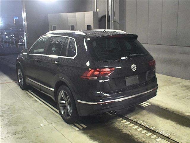 Import and buy VOLKSWAGEN TIGUAN 2017 from Japan to Nairobi, Kenya