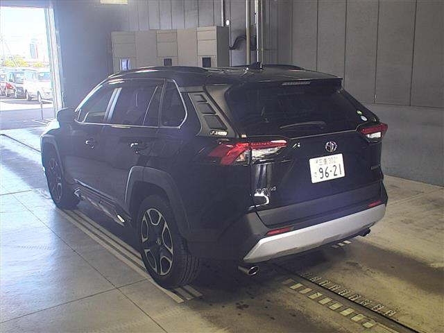 Import and buy TOYOTA RAV4 2019 from Japan to Nairobi, Kenya