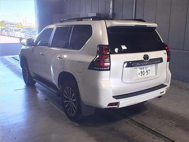 Import and buy TOYOTA LAND CRUISER PRADO 2017 from Japan to Nairobi, Kenya