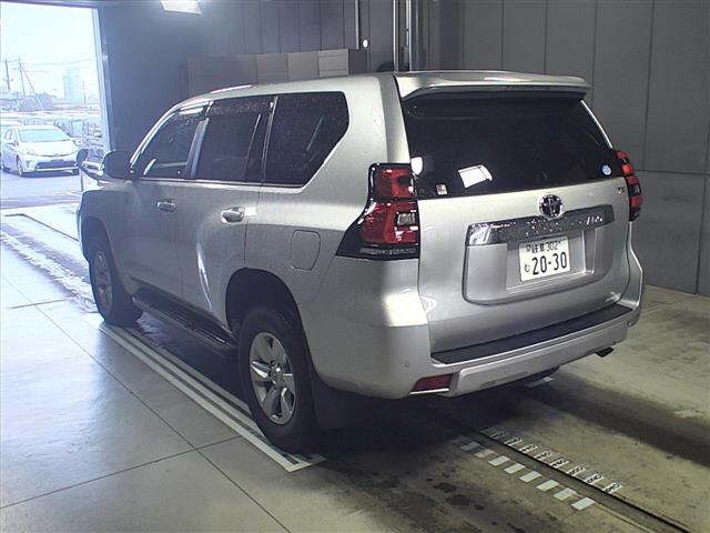 Import and buy TOYOTA LAND CRUISER PRADO 2018 from Japan to Nairobi, Kenya