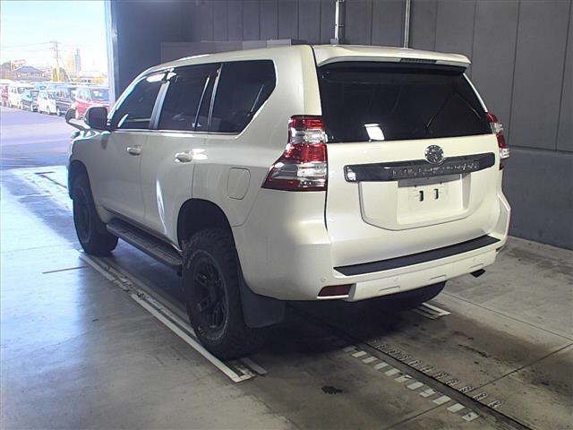 Import and buy TOYOTA LAND CRUISER PRADO 2017 from Japan to Nairobi, Kenya