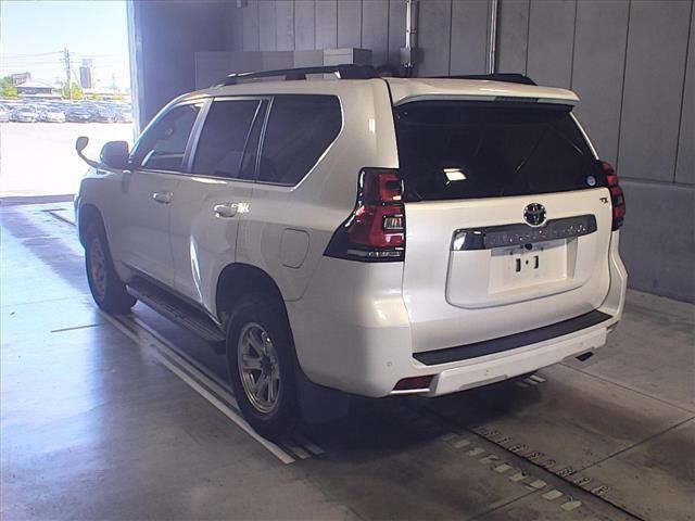 Import and buy TOYOTA LAND CRUISER PRADO 2017 from Japan to Nairobi, Kenya