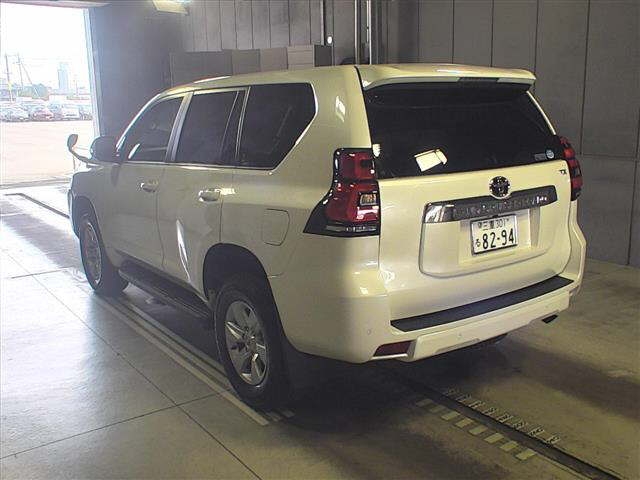 Import and buy TOYOTA LAND CRUISER PRADO 2018 from Japan to Nairobi, Kenya