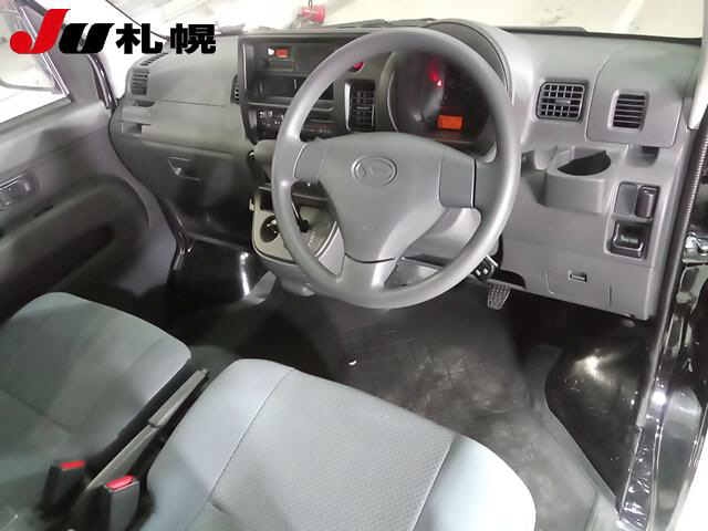 Import and buy DAIHATSU HIJET VAN 2017 from Japan to Nairobi, Kenya