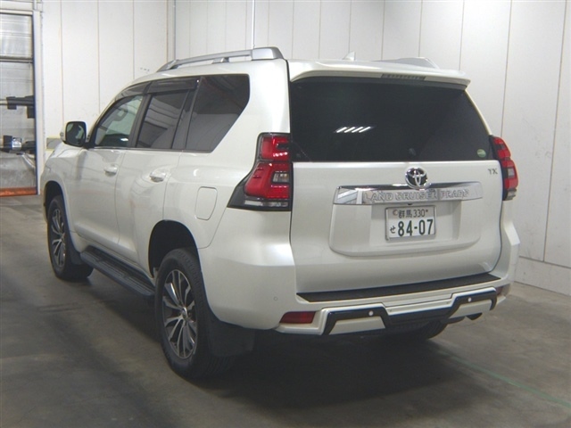 Import and buy TOYOTA LAND CRUISER PRADO 2018 from Japan to Nairobi, Kenya