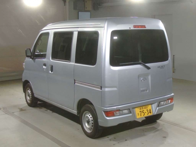 Import and buy DAIHATSU HIJET VAN 2017 from Japan to Nairobi, Kenya