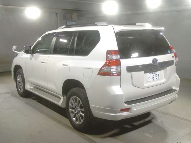 Import and buy TOYOTA LAND CRUISER PRADO 2017 from Japan to Nairobi, Kenya