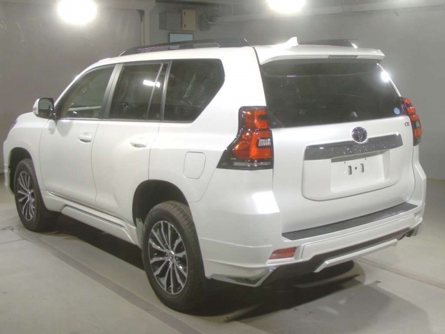 Import and buy TOYOTA LAND CRUISER PRADO 2018 from Japan to Nairobi, Kenya