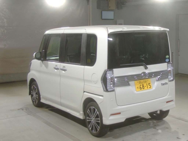 Import and buy DAIHATSU TANTO 2018 from Japan to Nairobi, Kenya