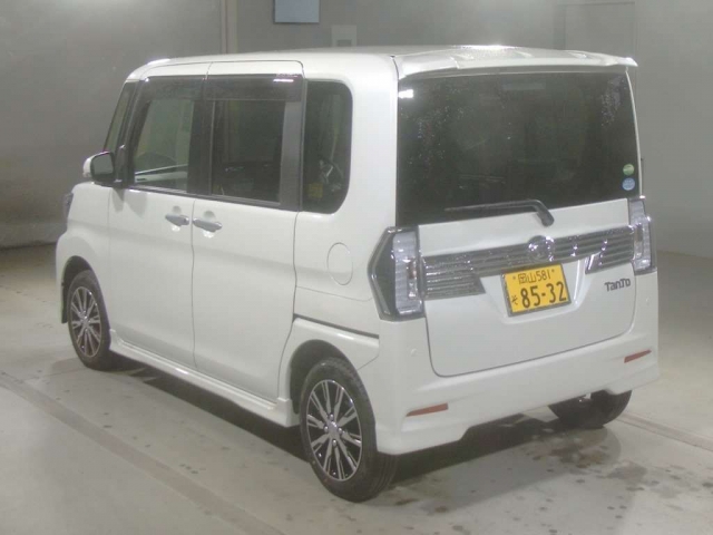 Import and buy DAIHATSU TANTO 2018 from Japan to Nairobi, Kenya