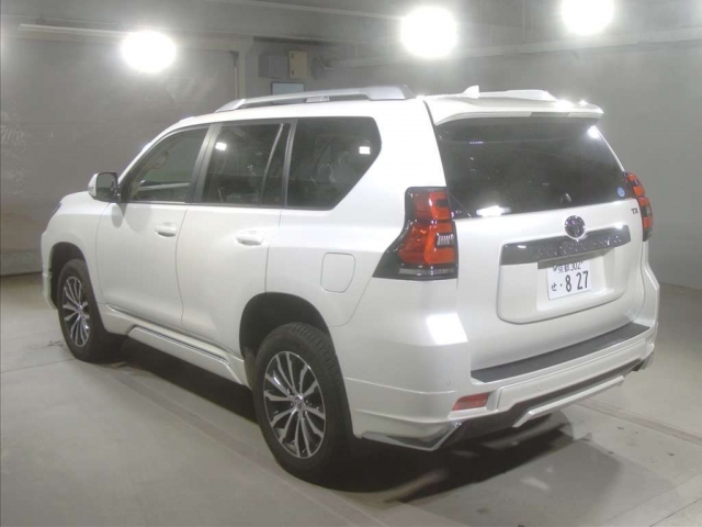 Import and buy TOYOTA LAND CRUISER PRADO 2018 from Japan to Nairobi, Kenya