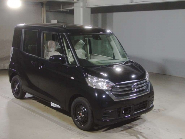 Import and buy NISSAN DAYZ ROOX 2018 from Japan to Nairobi, Kenya