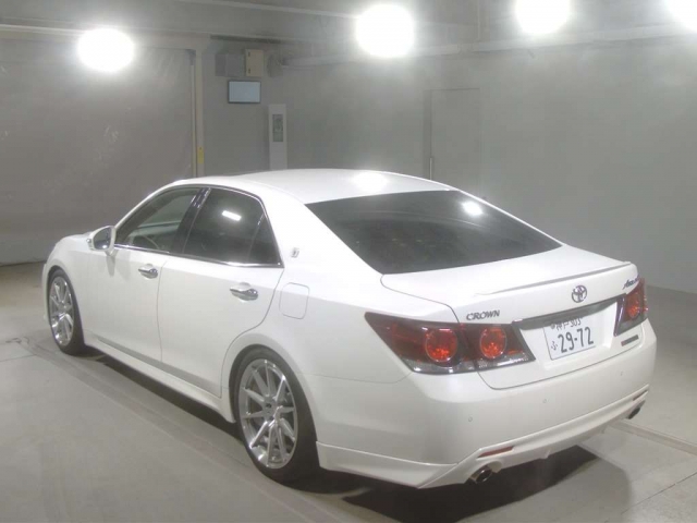 Import and buy TOYOTA CROWN 2017 from Japan to Nairobi, Kenya