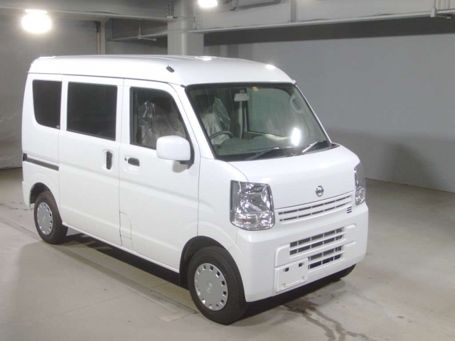 Import and buy NISSAN CLIPPER VAN 2018 from Japan to Nairobi, Kenya