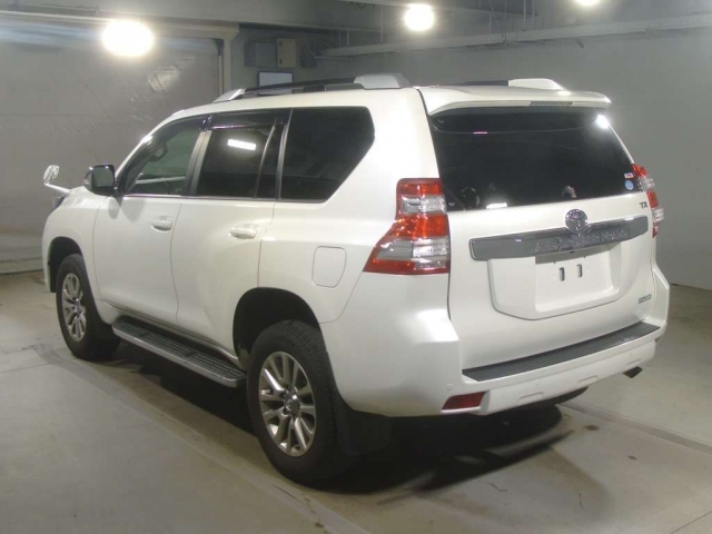 Import and buy TOYOTA LAND CRUISER PRADO 2017 from Japan to Nairobi, Kenya