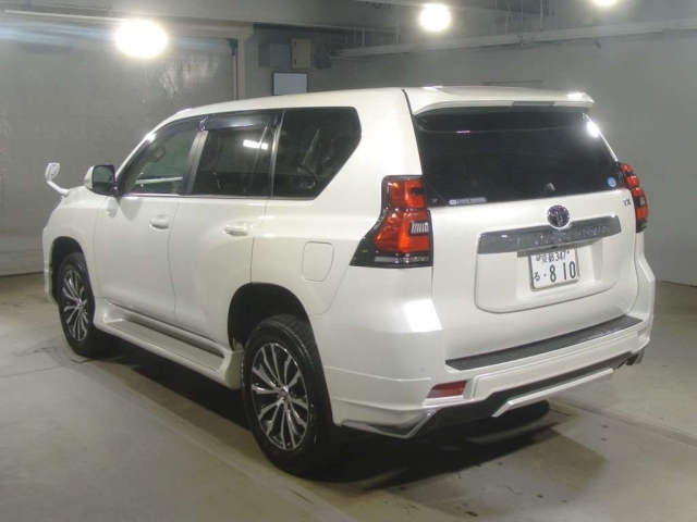 Import and buy TOYOTA LAND CRUISER PRADO 2018 from Japan to Nairobi, Kenya