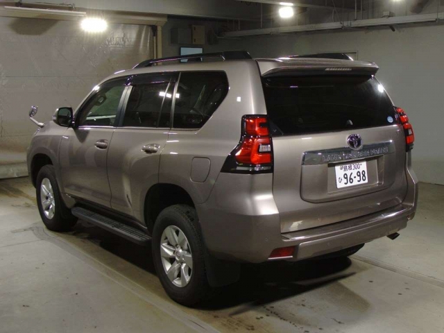 Import and buy TOYOTA LAND CRUISER PRADO 2018 from Japan to Nairobi, Kenya