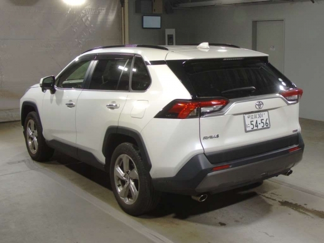 Import and buy TOYOTA RAV4 2019 from Japan to Nairobi, Kenya