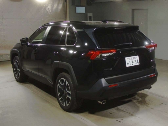 Import and buy TOYOTA RAV4 2019 from Japan to Nairobi, Kenya