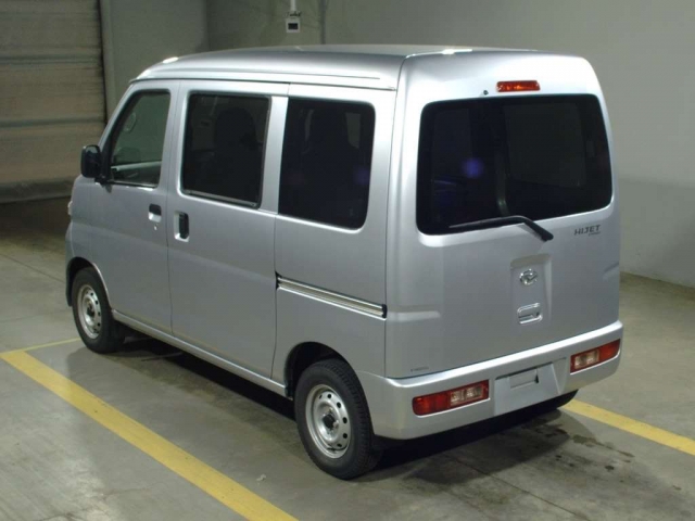 Import and buy DAIHATSU HIJET VAN 2017 from Japan to Nairobi, Kenya