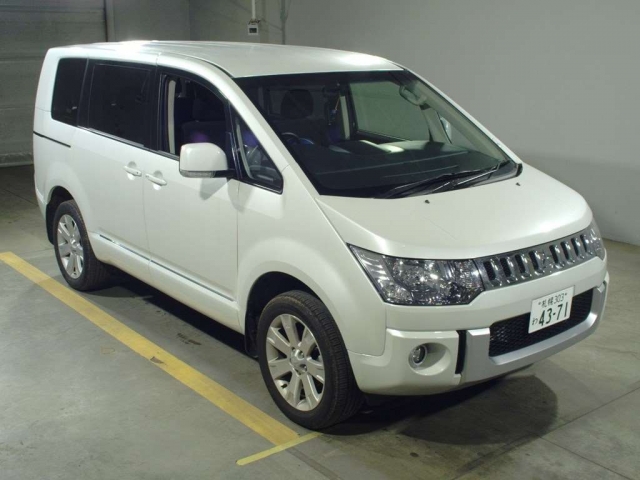 Import and buy MITSUBISHI DELICA D5 2018 from Japan to Nairobi, Kenya