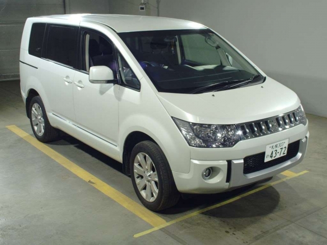 Import and buy MITSUBISHI DELICA D5 2018 from Japan to Nairobi, Kenya