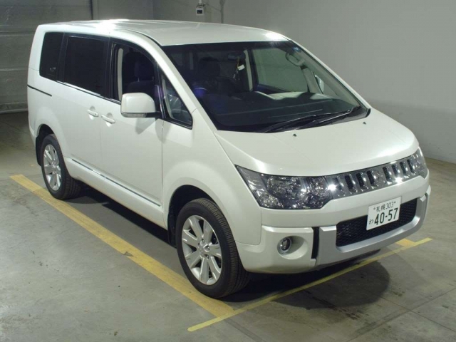 Import and buy MITSUBISHI DELICA D5 2018 from Japan to Nairobi, Kenya