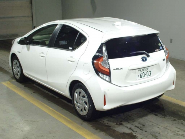 Import and buy TOYOTA AQUA 2018 from Japan to Nairobi, Kenya