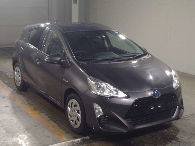 Import and buy TOYOTA AQUA 2017 from Japan to Nairobi, Kenya