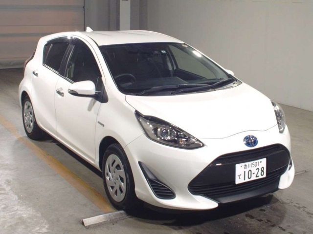 Import and buy TOYOTA AQUA 2018 from Japan to Nairobi, Kenya