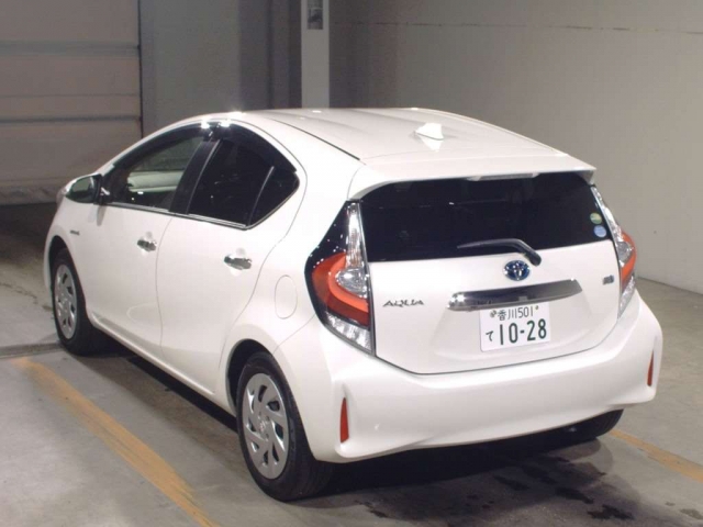 Import and buy TOYOTA AQUA 2018 from Japan to Nairobi, Kenya