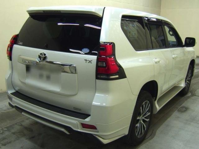 Import and buy TOYOTA LAND CRUISER PRADO 2017 from Japan to Nairobi, Kenya