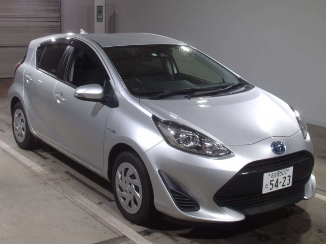 Import and buy TOYOTA AQUA 2017 from Japan to Nairobi, Kenya