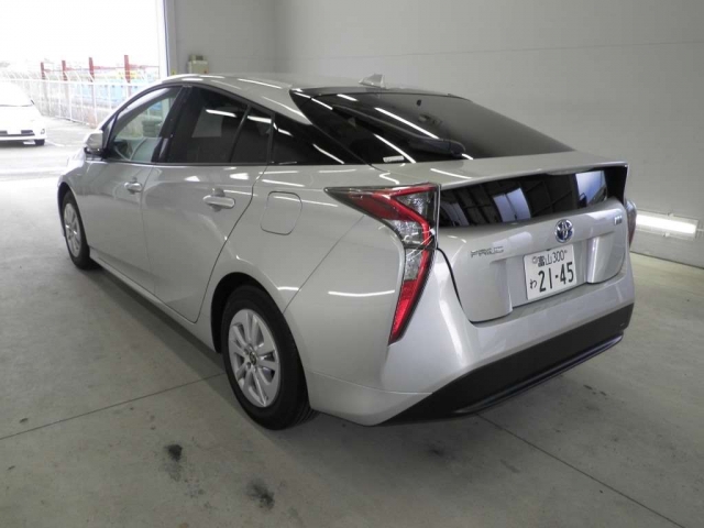 Import and buy TOYOTA PRIUS 2018 from Japan to Nairobi, Kenya