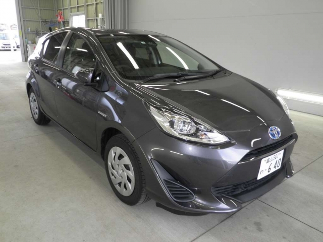 Import and buy TOYOTA AQUA 2018 from Japan to Nairobi, Kenya