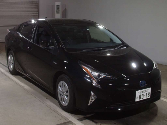 Import and buy TOYOTA PRIUS 2018 from Japan to Nairobi, Kenya