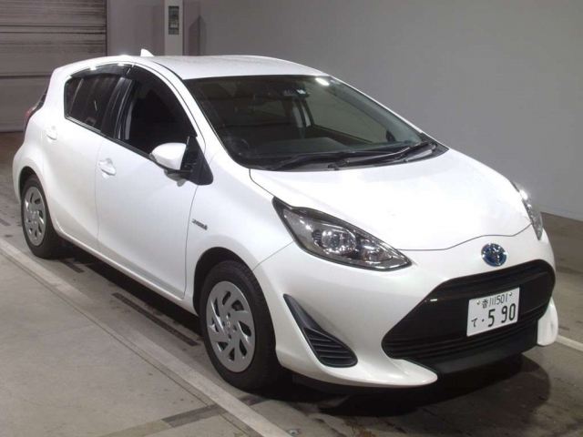 Import and buy TOYOTA AQUA 2017 from Japan to Nairobi, Kenya