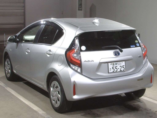 Import and buy TOYOTA AQUA 2017 from Japan to Nairobi, Kenya