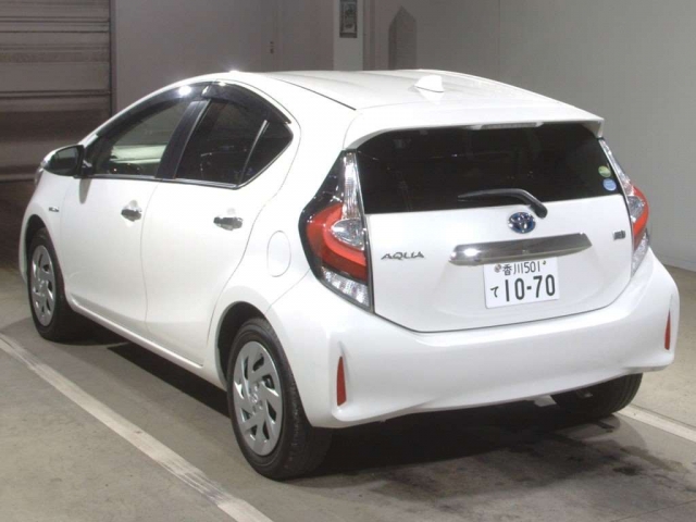 Import and buy TOYOTA AQUA 2018 from Japan to Nairobi, Kenya