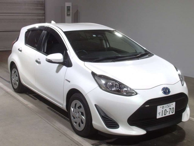 Import and buy TOYOTA AQUA 2018 from Japan to Nairobi, Kenya