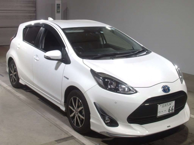 Import and buy TOYOTA AQUA 2017 from Japan to Nairobi, Kenya