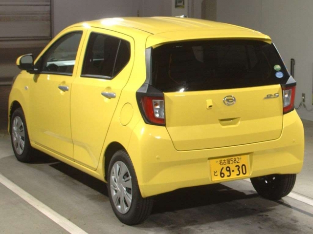 Import and buy DAIHATSU MIRA E S 2017 from Japan to Nairobi, Kenya