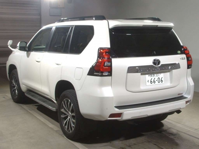 Import and buy TOYOTA LAND CRUISER PRADO 2018 from Japan to Nairobi, Kenya